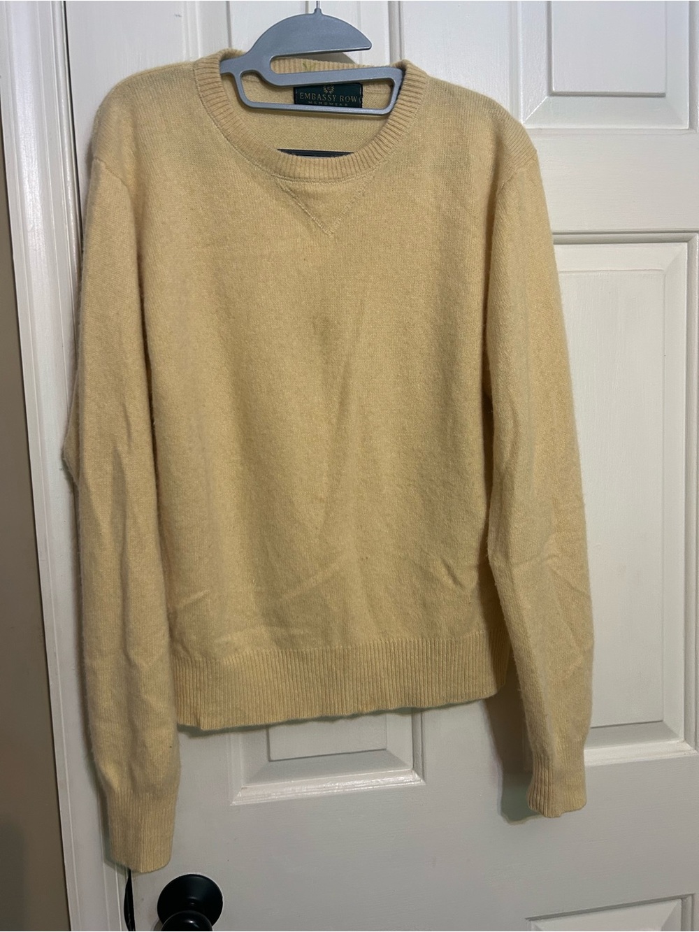 EMBASSY ROW Mens size large 100% cashmere Yellow Crewneck Sweater